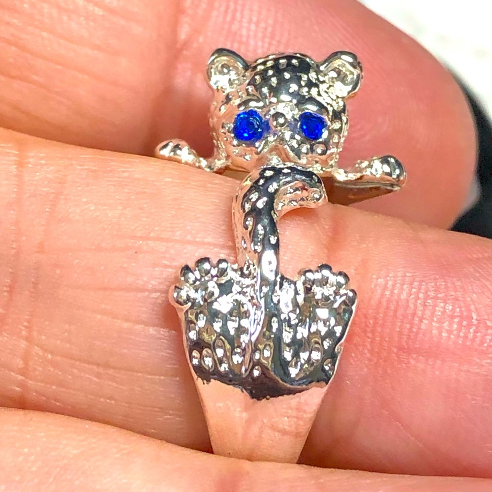 LAST CHANCE Pretty blue eyed cat ring-wrap around ring -adjustable
